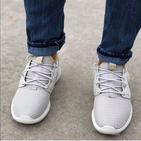 NWT Nike Roshe Two Light Bone WMNS - Picture 8 of 8